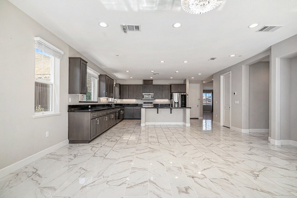 Building Photo - 31 Cortina Ct