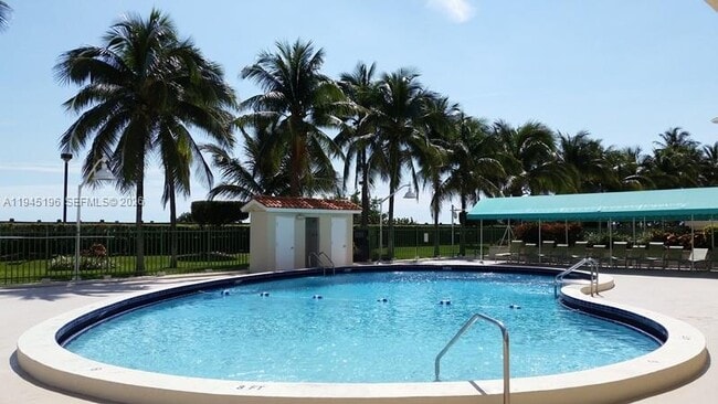 Building Photo - 2899 Collins Ave