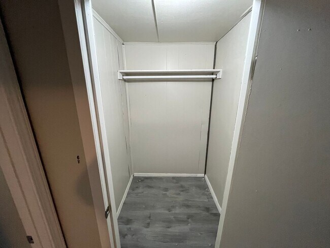 Building Photo - Renovated 3 bedroom 1 Bath with Detached G...