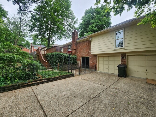 Building Photo - Renovated 3 bedroom 2 full bath home with attached garage and unfinished basement in J-town!