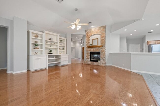 Building Photo - 10117 Coleus Cove