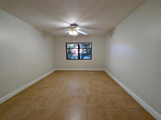 Building Photo - 3119 Oakland Shores Dr