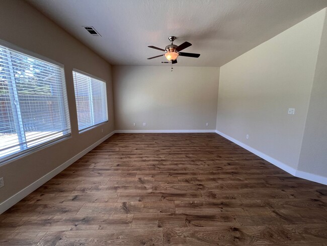 Building Photo - $2,350 Fowler & Shields, 3 Bedrooms - E Co...