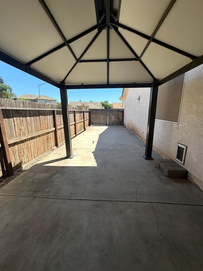 Building Photo - 4416 W Celeste Ave