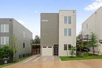 Building Photo - 2309 Montopolis Dr