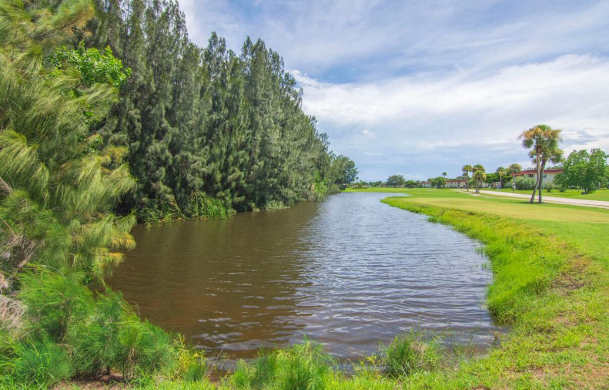 Building Photo - 52 Woodland Dr