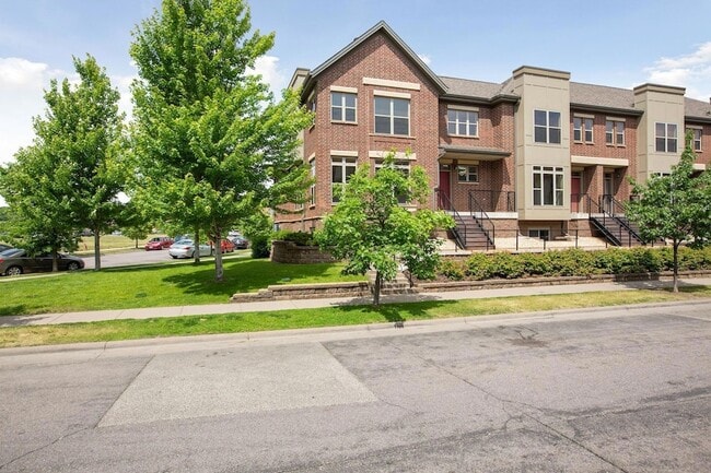 Building Photo - 745 Victoria Street S