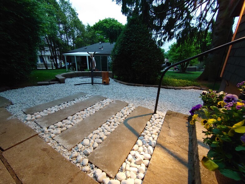 Building Photo - 40 Winneconnett Rd