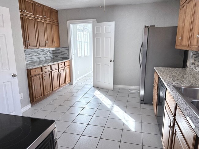 Building Photo - Large 4BD 2BA Home w/ Bonus Room close to Oklahoma City University!!