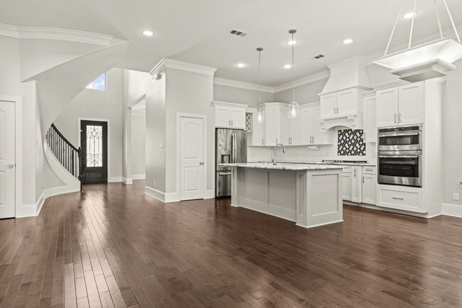 Building Photo - 8550 Ridgepoint Dr