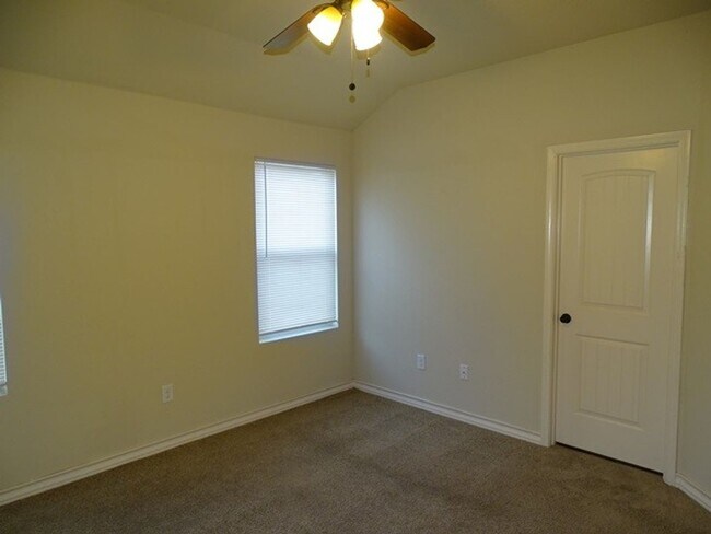 Building Photo - 7117 Micayla Cv