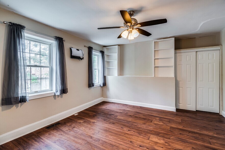 Building Photo - 2320 Beechmont Ave
