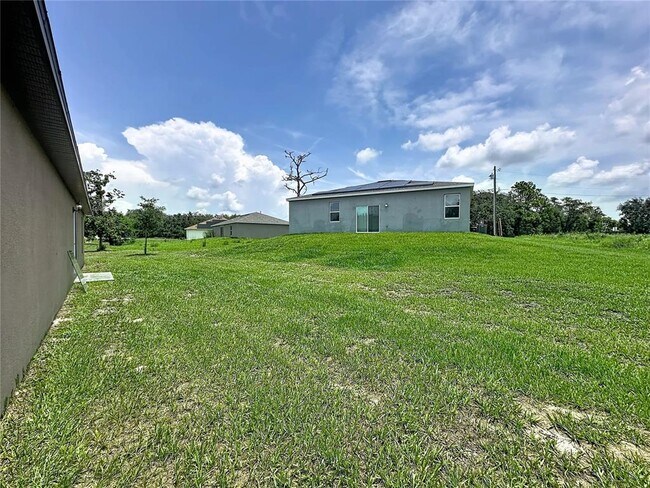 Building Photo - 1407 Hillsborough Way