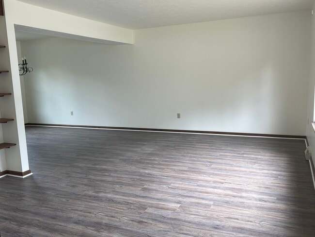 Building Photo - 4 bedroom home - Ross Township