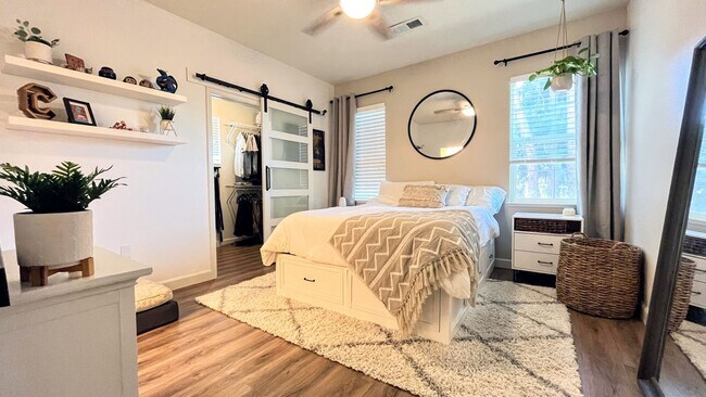 Building Photo - 3BD/2.5BA - Modern 3-Bed Home with Privacy & Amenities: Near Schools, Parks & Shopping!