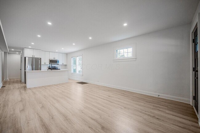 Building Photo - 719 S 17th St
