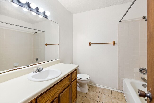 Building Photo - 1303 Conway Dr