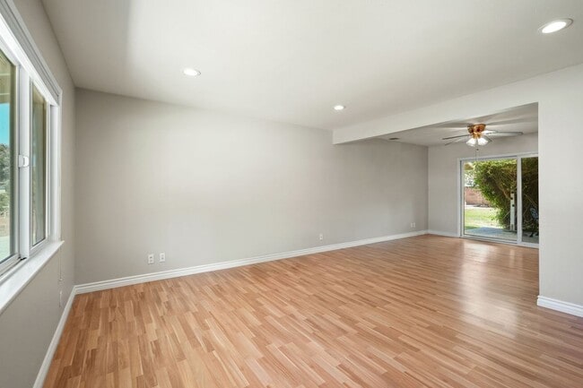 Building Photo - 3534 Hearst Dr