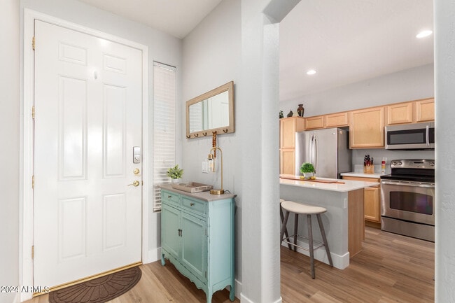 Building Photo - 3725 E Meadowview Dr