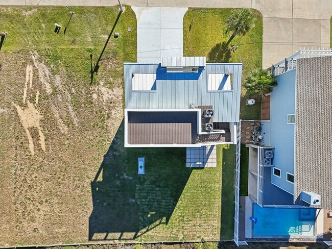 Building Photo - 830 Tiki Dr