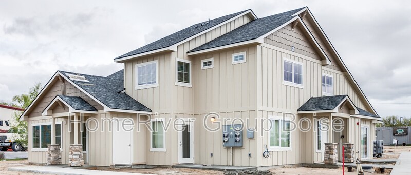 Primary Photo - 928 E Wandering Ln