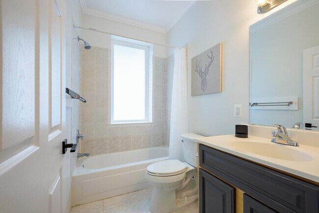 Building Photo - 1322 9th St NW