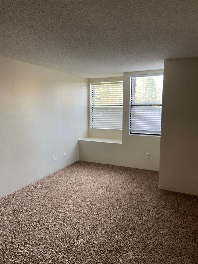 Building Photo - Charming 2-Bedroom, 2-Bathroom Townhome with Loft With Solar!