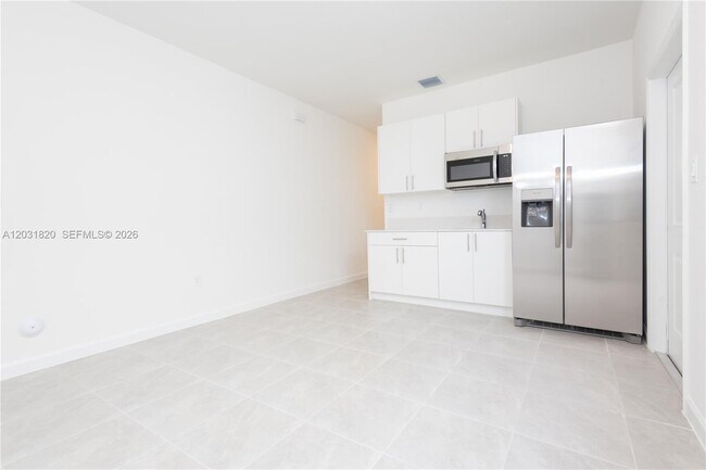 Building Photo - 2636 SE 8 CT