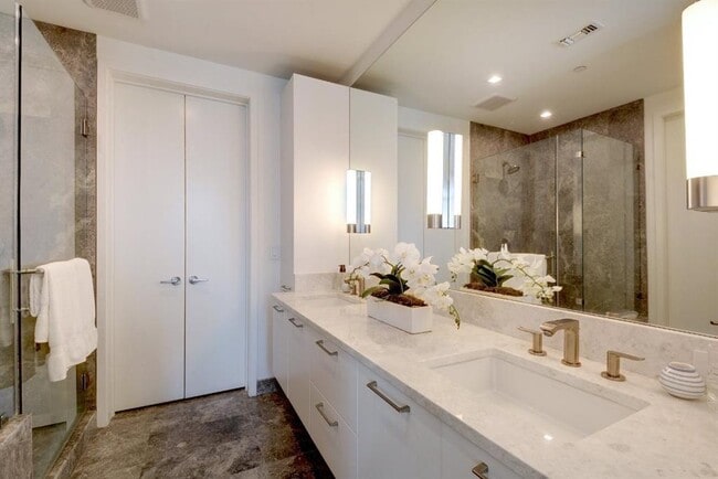 Building Photo - 501 West Ave