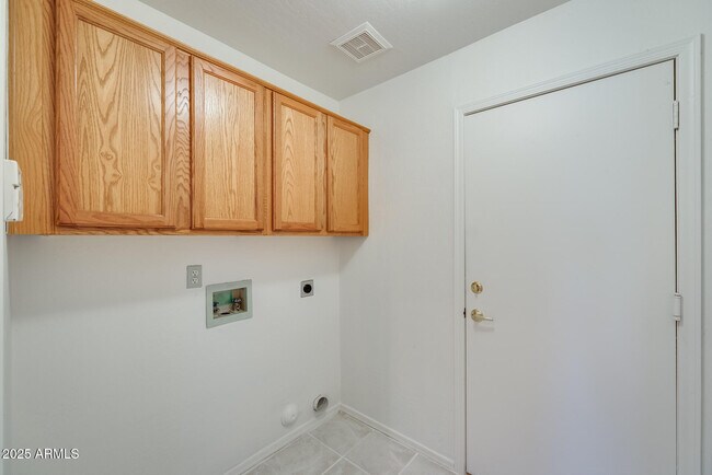 Building Photo - 4559 W Dailey St