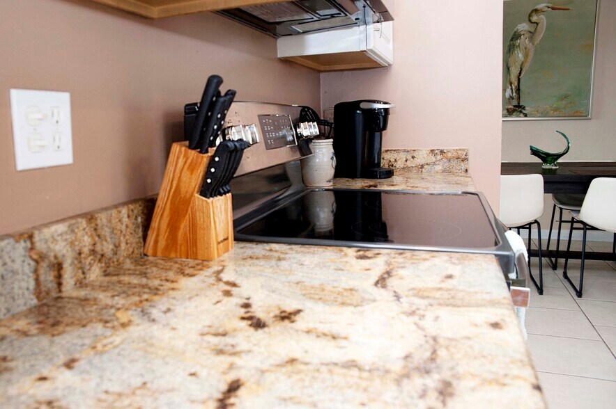 Kitchen - 458 SE Doat St