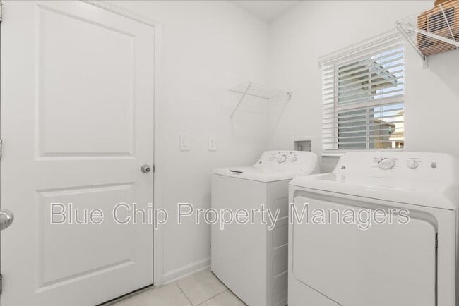 Building Photo - 1725 White Water Ct