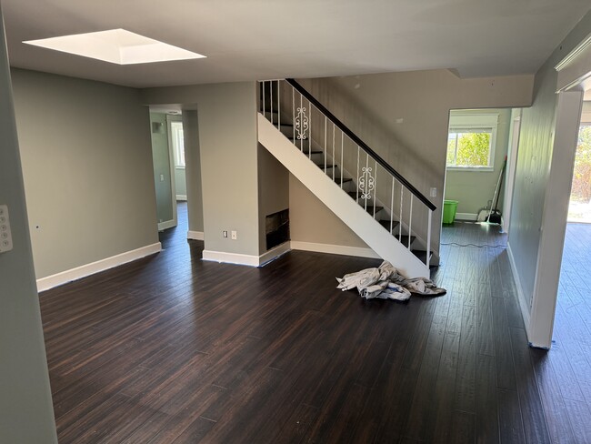 Building Photo - 486 Waskow Dr