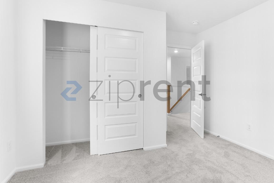 Building Photo - Unit
