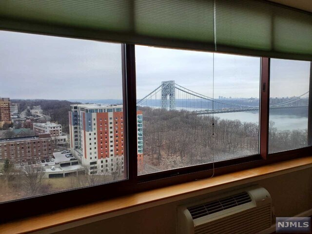 Building Photo - 100 Old Palisade Rd