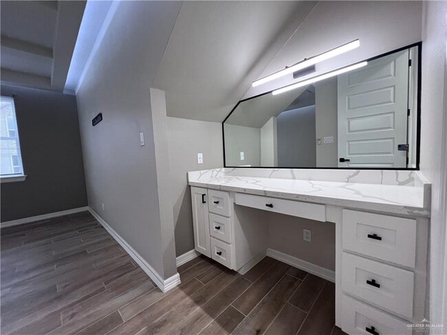 Building Photo - 36 N Crown Point