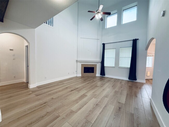Building Photo - 518 Saffron Ct
