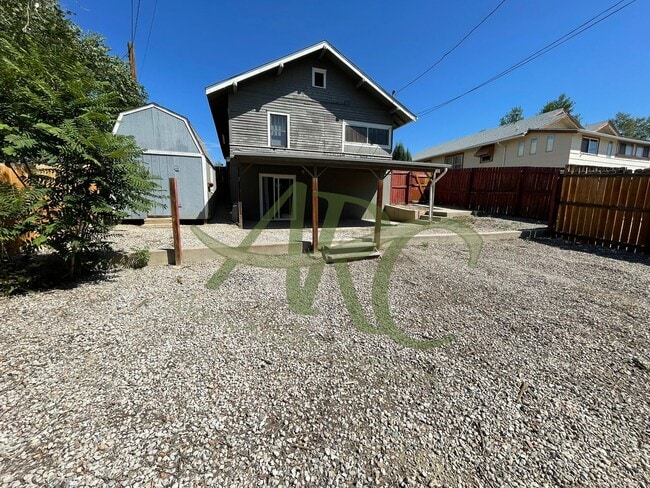 Building Photo - 1208 E 13th St