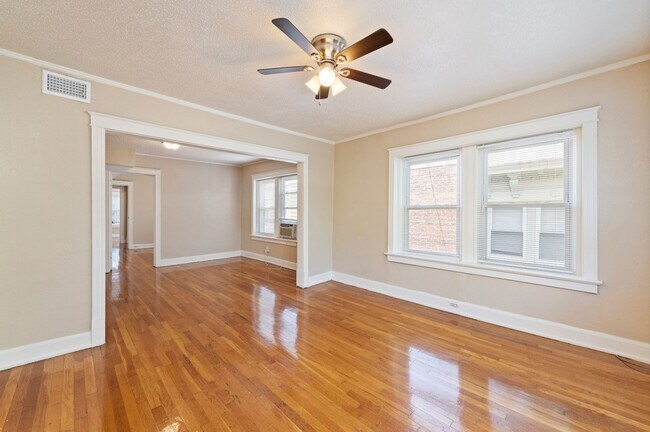 Interior Photo - VALENTINE