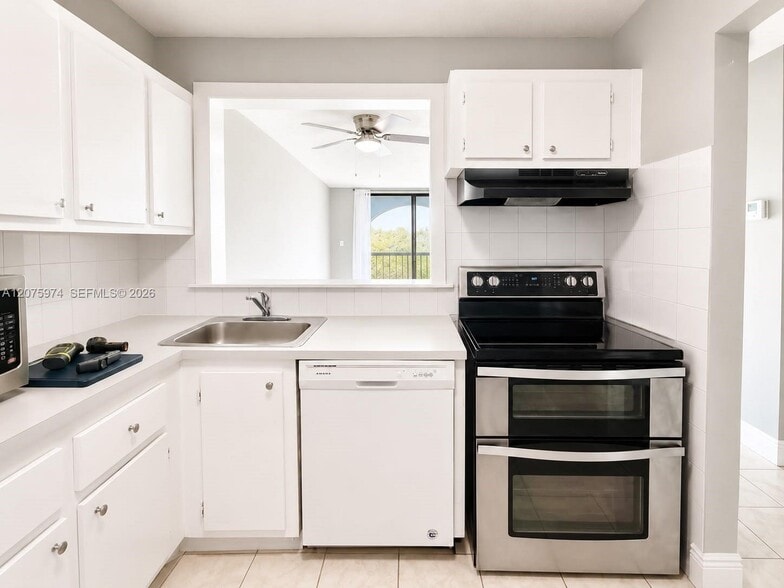 Building Photo - 9440 Fontainebleau Blvd