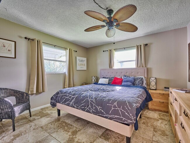 Building Photo - 519 SW 18th St