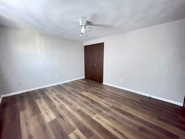 Building Photo - SPACIOUS 2 Bedroom Duplex Available!