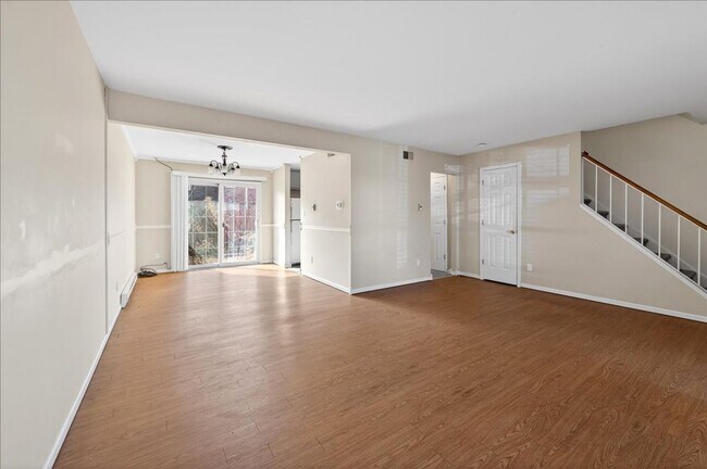 Building Photo - 717-717 Southfield Ct