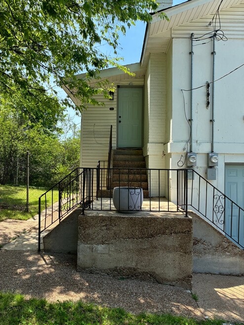 Building Photo - 530 N Royal Ave