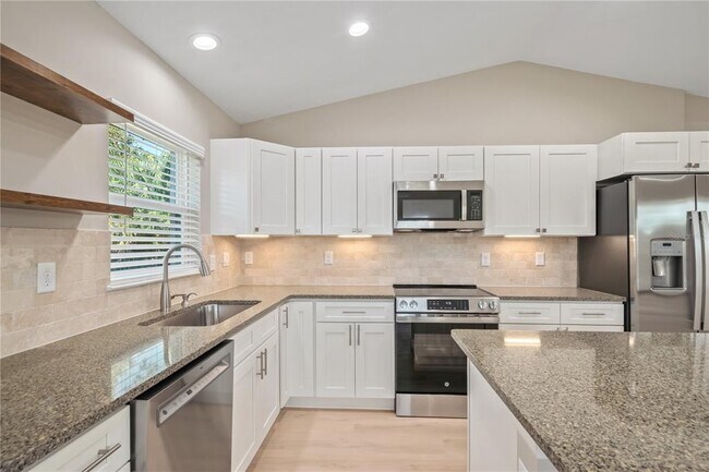 Building Photo - 519 SW 19th Ave