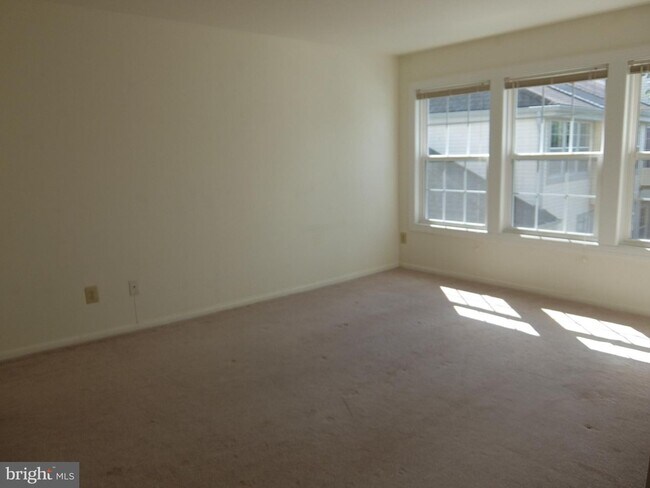 Building Photo - 309 Trinity Ct