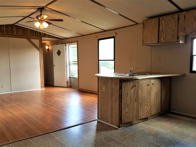 Building Photo - 2979 Hwy 16 N. Unit #10