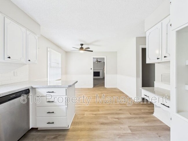 Building Photo - 3233 Shady Bend Dr