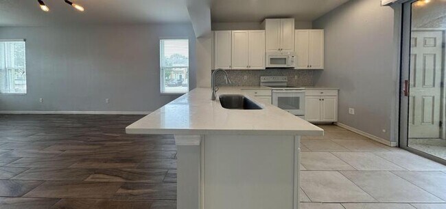 Building Photo - 7031 White Treetop Pl