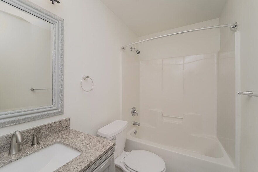 Building Photo - 8224 Fox Swamp Rd